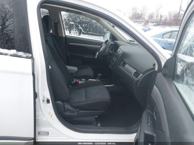 2018 MITSUBISHI OUTLANDER JA4AZ3A33JZ016205 Photo 4