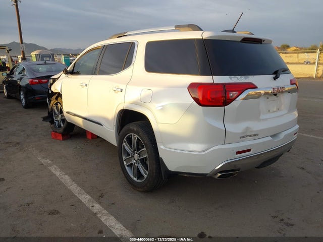 44000662 :رقم المزاد ، 1GKKNPLS9HZ246623 vin ، 2017 Gmc Acadia Denali مزاد بيع