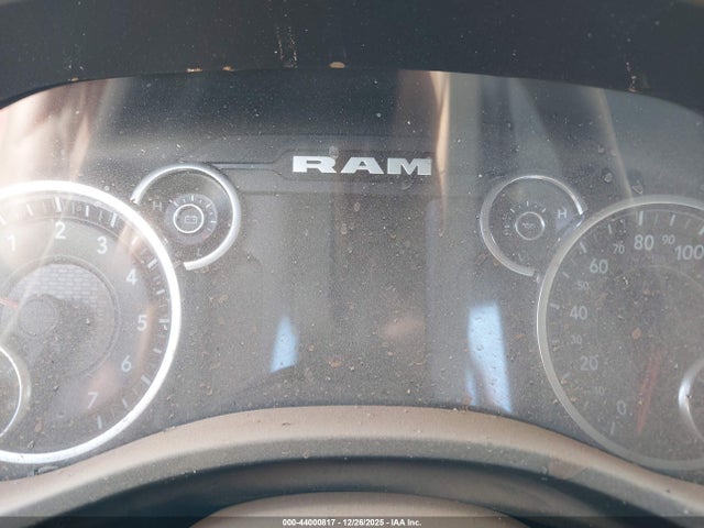 44000817 :رقم المزاد ، 1C6SRFMT5NN307624 vin ، 2022 Ram 1500 مزاد بيع