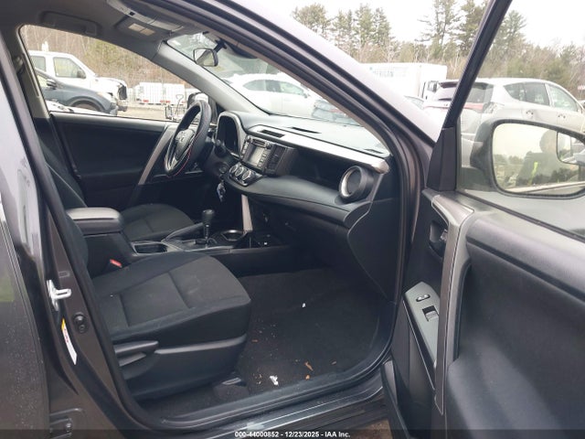 JTMBFREV2HJ120596 Toyota RAV4 LE