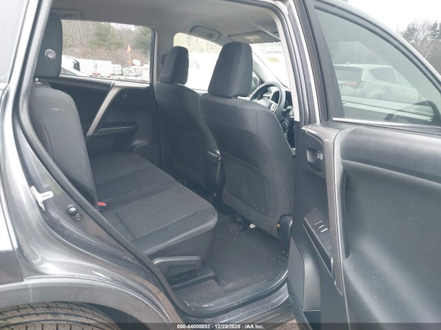 JTMBFREV2HJ120596 Toyota RAV4 LE