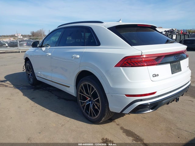 2021 AUDI Q8 WA1EVAF10MD026703 Photo 2