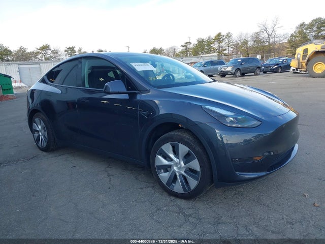 2024 TESLA MODEL Y 7SAYGDED1RF092383 Photo 0
