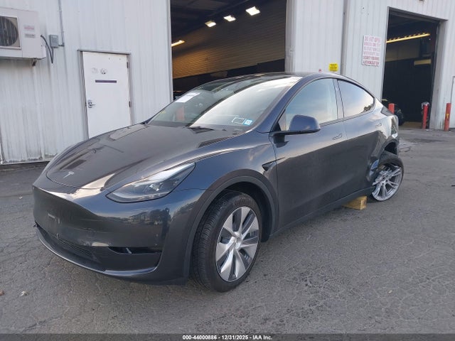 2024 TESLA MODEL Y 7SAYGDED1RF092383 Photo 1
