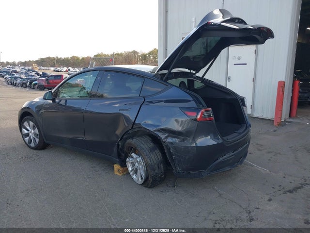 2024 TESLA MODEL Y 7SAYGDED1RF092383 Photo 2