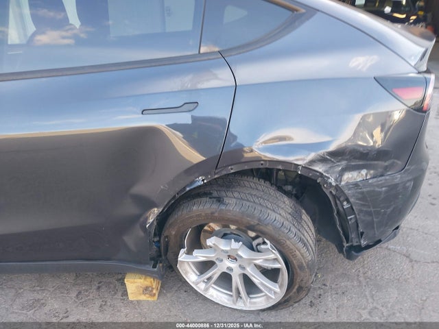 2024 TESLA MODEL Y 7SAYGDED1RF092383 Photo 5