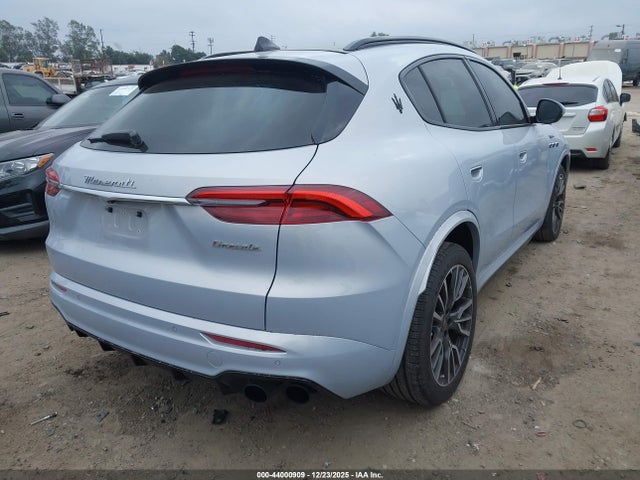 2023 MASERATI GRECALE ZN682AVM3P7428885 Photo 3