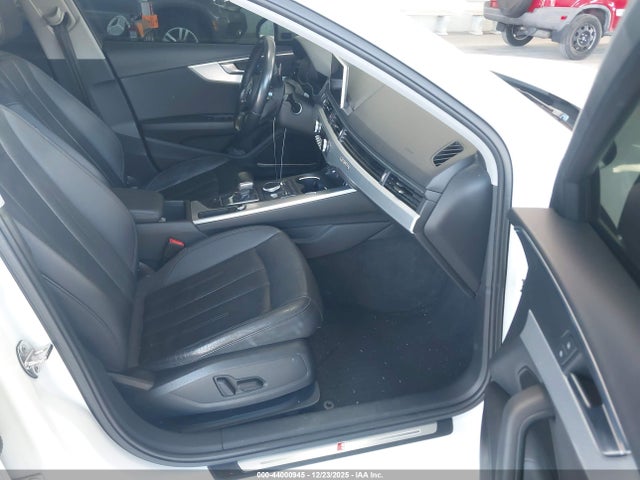 2017 AUDI A4 WAUENAF43HN006118 Photo 4