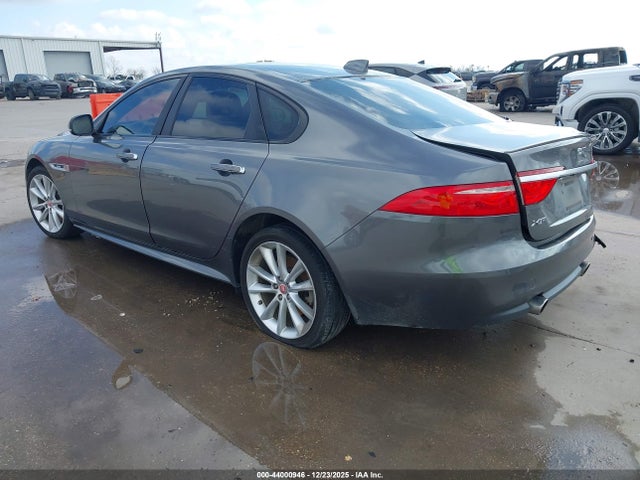 2016 JAGUAR XF SAJBF4BV9GCY16884 Photo 2