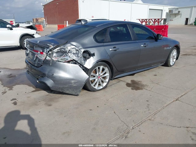 2016 JAGUAR XF SAJBF4BV9GCY16884 Photo 3