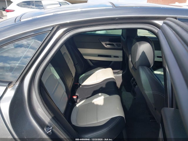 2016 JAGUAR XF SAJBF4BV9GCY16884 Photo 7