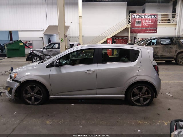 1G1JH6SB4F4107013 Chevrolet Sonic Rs Manual