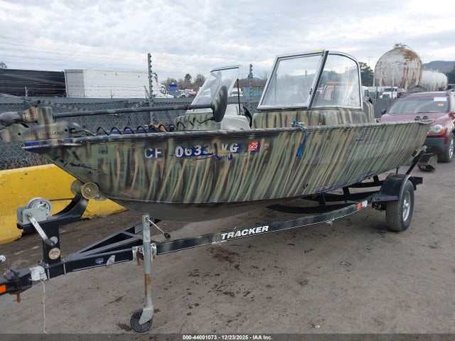 Tracker Other 2016 BUJ13950J516 Image 2
