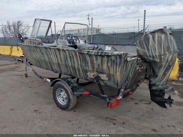 Tracker Other 2016 BUJ13950J516 Image 3