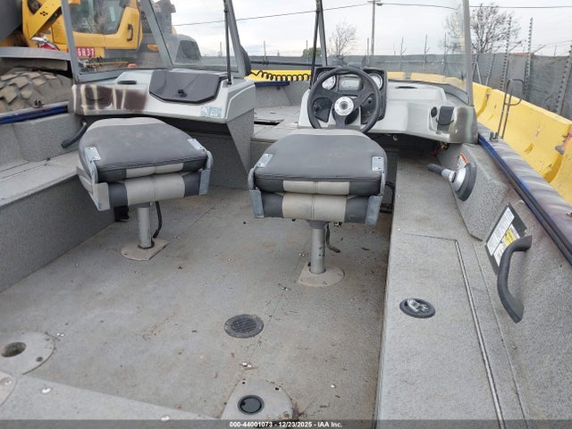 Tracker Other 2016 BUJ13950J516 Image 5