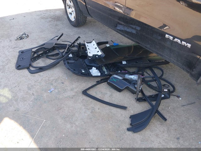 44001092 :رقم المزاد ، 1C6RREFT8LN300587 vin ، 2020 Ram 1500 Lone Star  4x2 5'7 Box مزاد بيع