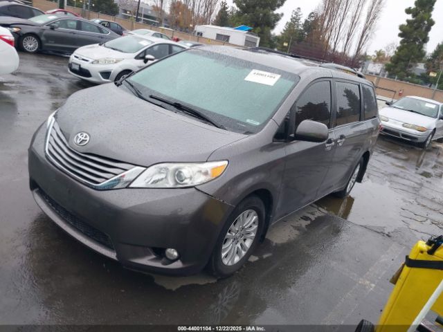 2017 TOYOTA SIENNA 5TDYZ3DC6HS879835 Photo 1