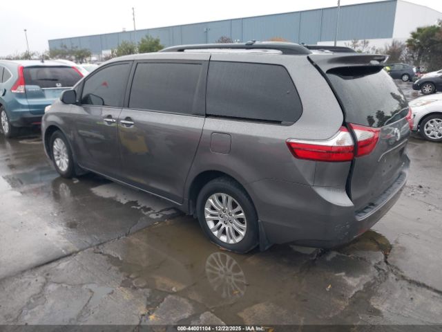 2017 TOYOTA SIENNA 5TDYZ3DC6HS879835 Photo 2