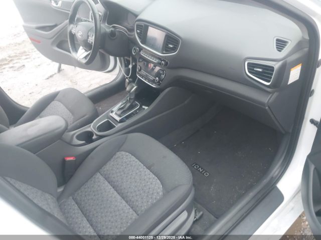 2017 HYUNDAI IONIQ HYBRID KMHC75LC1HU031883 Photo 4