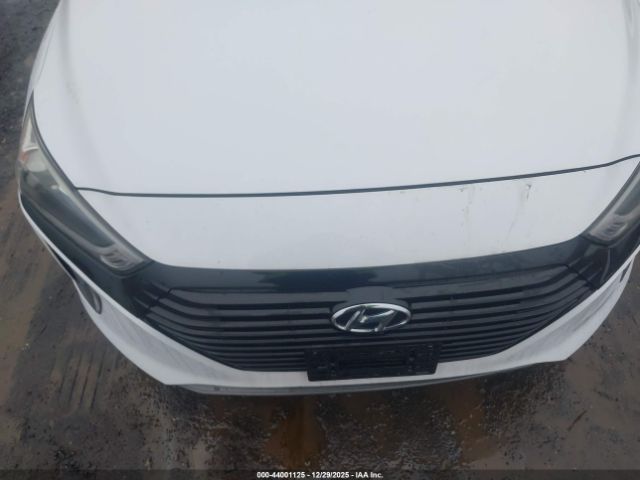 2017 HYUNDAI IONIQ HYBRID KMHC75LC1HU031883 Photo 5