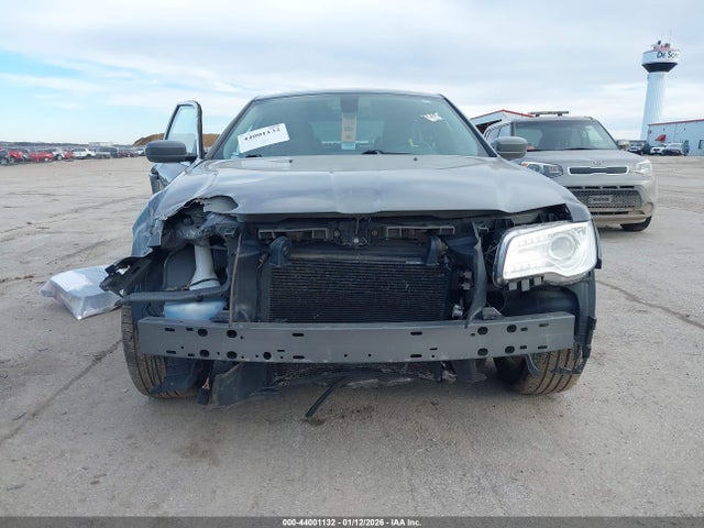 2017 Chrysler 300 Limited Awd მანქანა იყიდება აუქციონზე, vin: 2C3CCARG3HH648034, აუქციონის ნომერი: 44001132