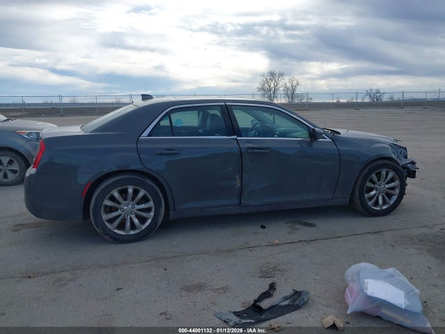 2017 Chrysler 300 Limited Awd მანქანა იყიდება აუქციონზე, vin: 2C3CCARG3HH648034, აუქციონის ნომერი: 44001132