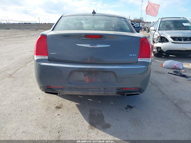 2017 Chrysler 300 Limited Awd მანქანა იყიდება აუქციონზე, vin: 2C3CCARG3HH648034, აუქციონის ნომერი: 44001132