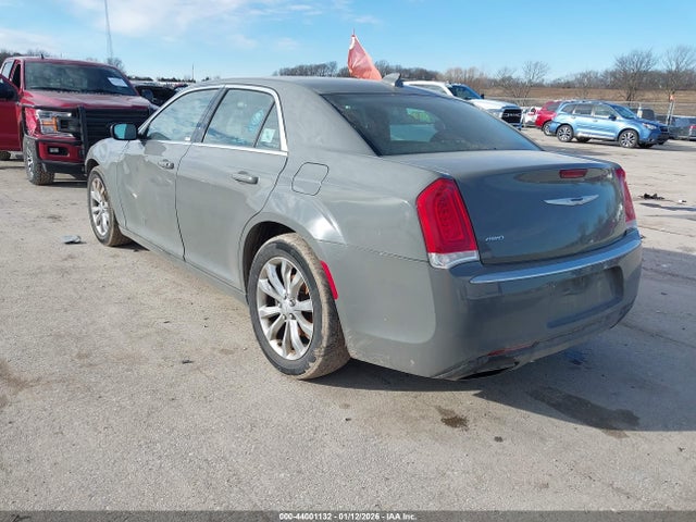 2017 Chrysler 300 Limited Awd მანქანა იყიდება აუქციონზე, vin: 2C3CCARG3HH648034, აუქციონის ნომერი: 44001132