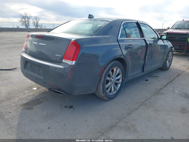 2017 Chrysler 300 Limited Awd მანქანა იყიდება აუქციონზე, vin: 2C3CCARG3HH648034, აუქციონის ნომერი: 44001132