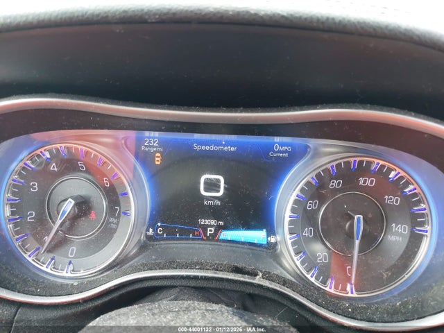 2017 Chrysler 300 Limited Awd მანქანა იყიდება აუქციონზე, vin: 2C3CCARG3HH648034, აუქციონის ნომერი: 44001132