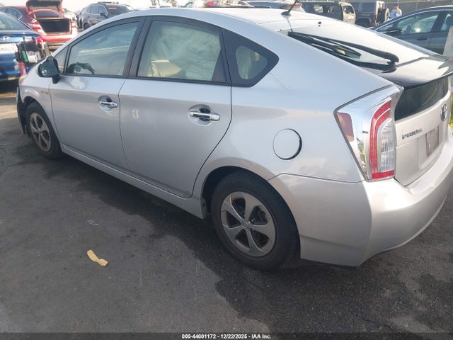JTDKN3DU6F1935728 Toyota Prius Two