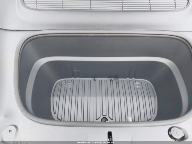 2026 TESLA MODEL Y 7SAYGDEE1TF356816 Photo 9