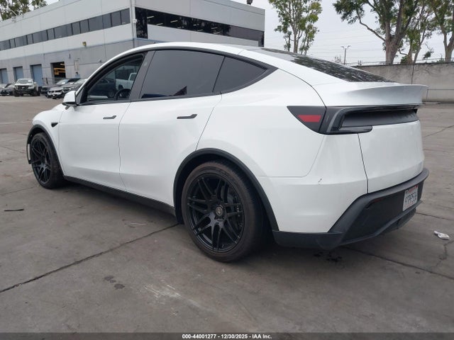 2026 TESLA MODEL Y 7SAYGDEE1TF356816 Photo 2