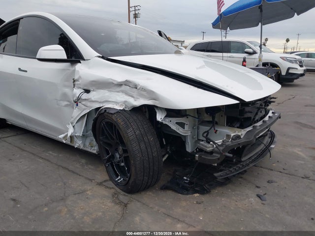 2026 TESLA MODEL Y 7SAYGDEE1TF356816 Photo 5