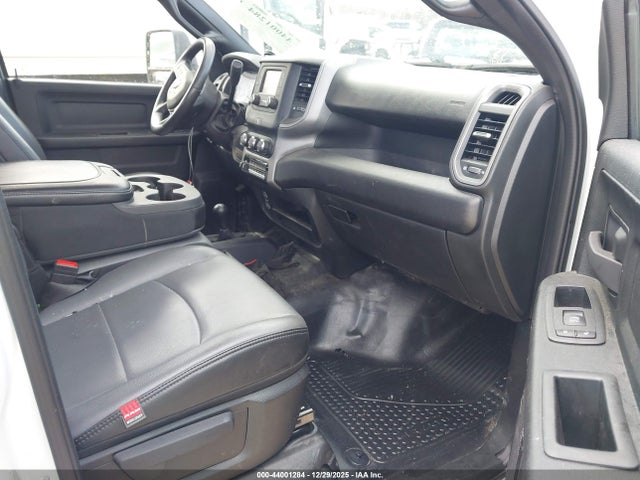 44001284 :رقم المزاد ، 3C7WRTCL9RG248735 vin ، 2024 Ram 3500 Chassis Tradesman/slt/laramie/limited مزاد بيع
