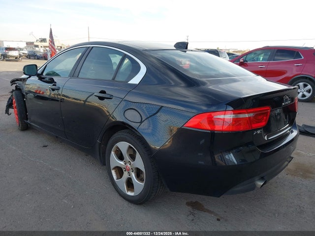 2017 JAGUAR XE SAJAR4BG9HA977253 Photo 2