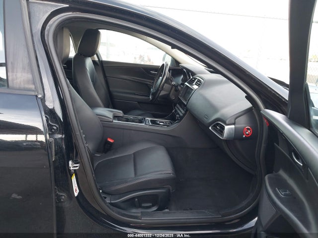 2017 JAGUAR XE SAJAR4BG9HA977253 Photo 4