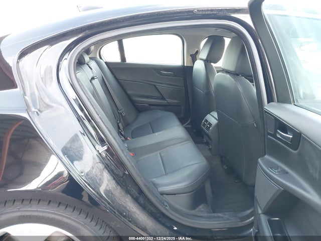 2017 JAGUAR XE SAJAR4BG9HA977253 Photo 7