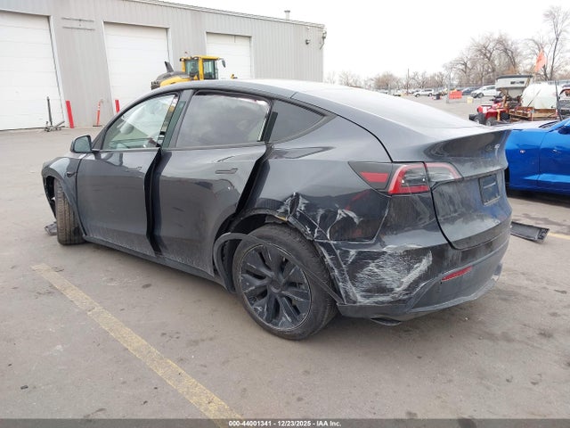 2025 TESLA MODEL Y 7SAYGDED6SF315426 Photo 2