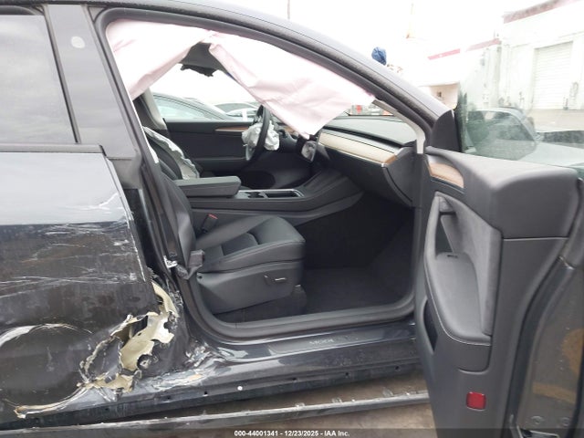 2025 TESLA MODEL Y 7SAYGDED6SF315426 Photo 4