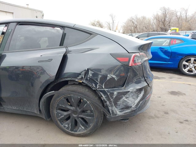 2025 TESLA MODEL Y 7SAYGDED6SF315426 Photo 5