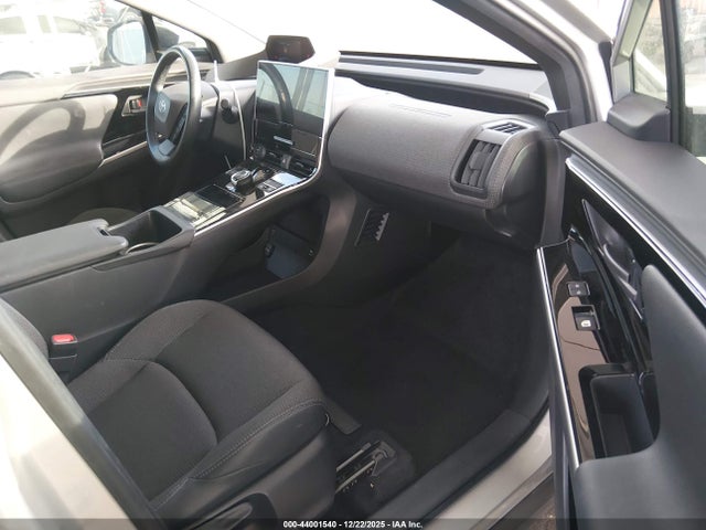 Toyota BZ4X XLE 2023 JTMABACA4PA040112 Image 5