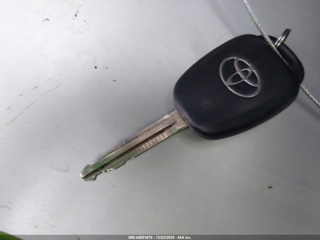 JTMBFREV9HJ137427 Toyota RAV4 LE