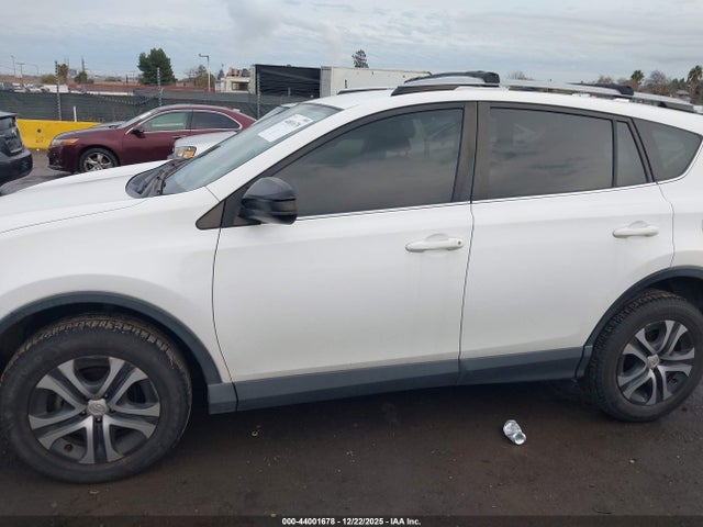 JTMBFREV9HJ137427 Toyota RAV4 LE