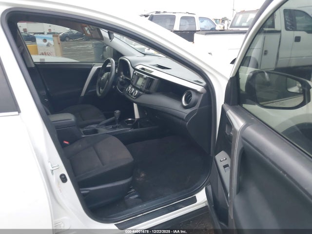 JTMBFREV9HJ137427 Toyota RAV4 LE