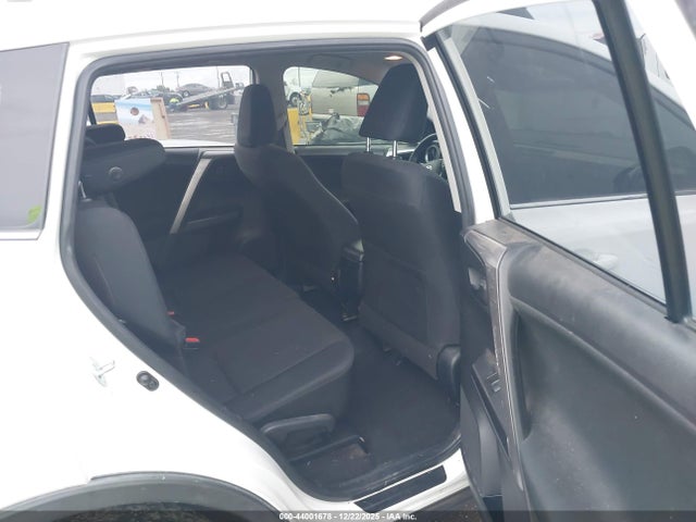JTMBFREV9HJ137427 Toyota RAV4 LE
