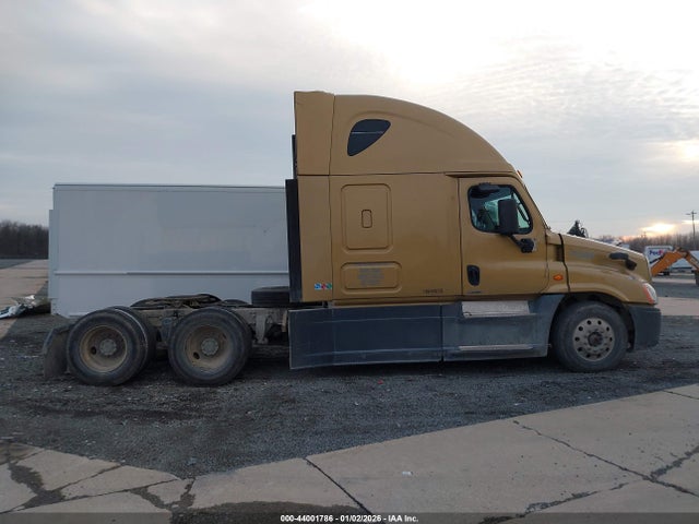 Продаж на аукціоні авто 2017 Freightliner Cascadia 125, vin: 3AKJGLDR2HSHV1055, номер лоту: 44001786