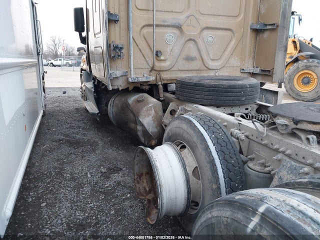 Продаж на аукціоні авто 2017 Freightliner Cascadia 125, vin: 3AKJGLDR2HSHV1055, номер лоту: 44001786