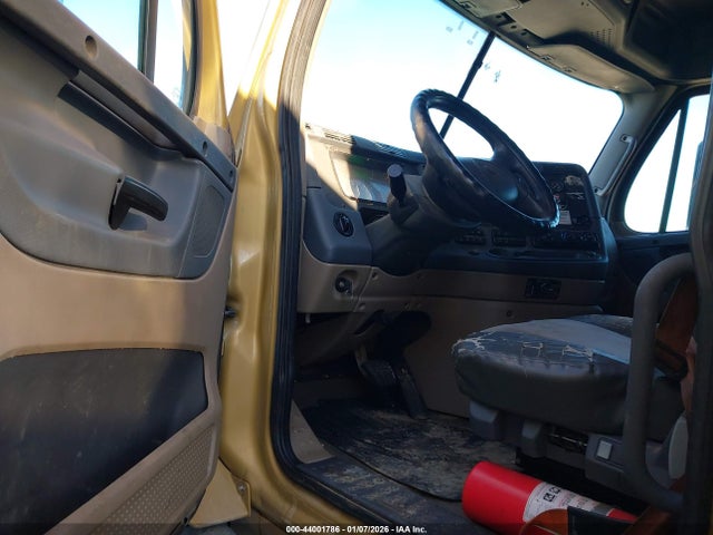 Продаж на аукціоні авто 2017 Freightliner Cascadia 125, vin: 3AKJGLDR2HSHV1055, номер лоту: 44001786