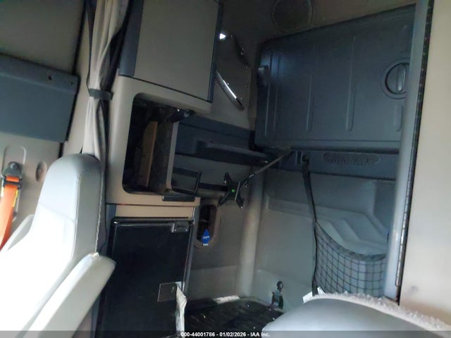 Продаж на аукціоні авто 2017 Freightliner Cascadia 125, vin: 3AKJGLDR2HSHV1055, номер лоту: 44001786
